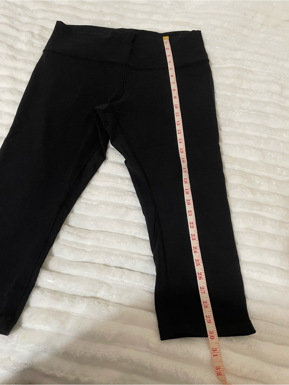 lululemon athletica women’s Black Capri Leggings - Picture 6 of 12